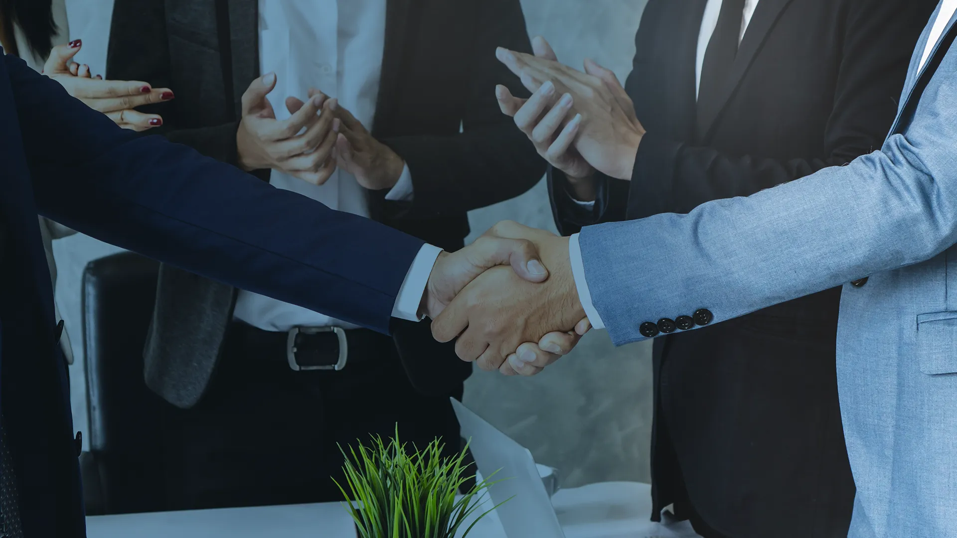 B2B Türkiye, Türk firmaları için sektörel ticaret heyetleri ve ikili iş görüşmeleri organize ederek İngiltere pazarına girişini kolaylaştırır.